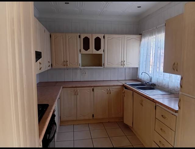 3 BEDROOM HOUSE FOR SALE IN BIRCH ACRES
